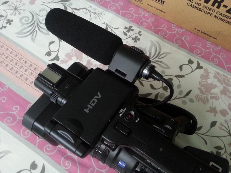 Máy quay phim sony Z7U - 3